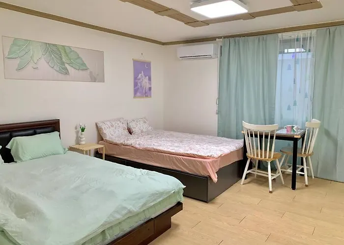 3 Min Walk From Sinnonhyun St